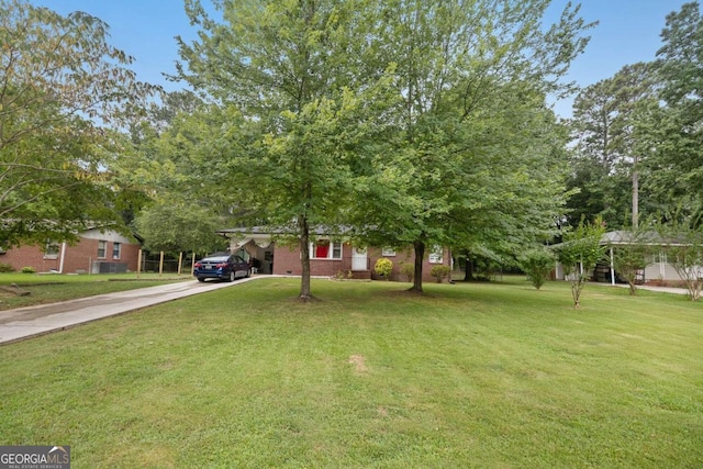 view of front of home with driveway and a front yard