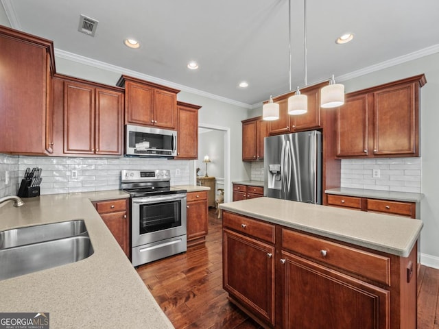 kitchen with visible vents, crown molding, dark wood finished floors, stainless steel appliances, and a sink