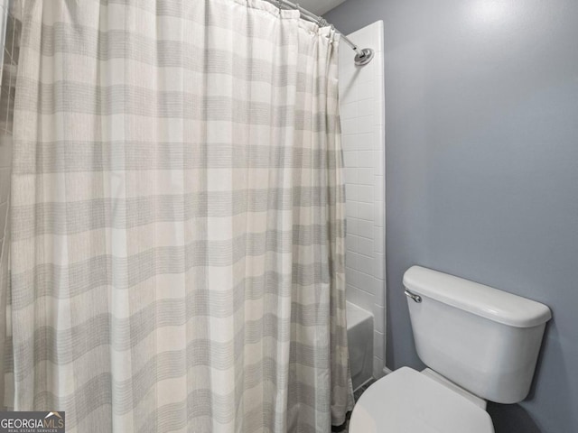 full bath featuring shower / bathtub combination with curtain and toilet