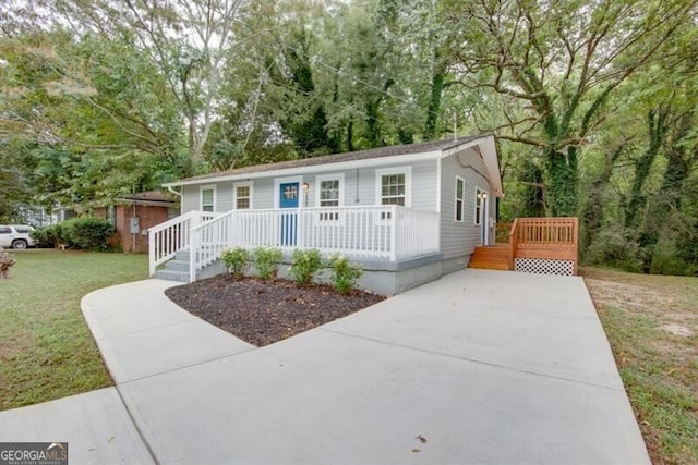 view of front of home with a porch and a front yard