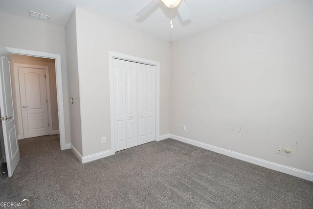 unfurnished bedroom featuring a ceiling fan, baseboards, visible vents, a closet, and carpet flooring