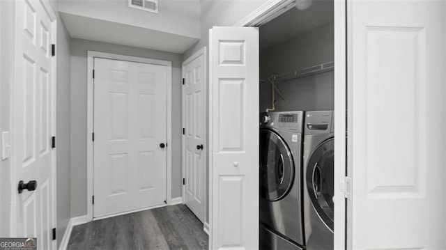 laundry room featuring visible vents, washer and clothes dryer, laundry area, baseboards, and dark wood-style flooring