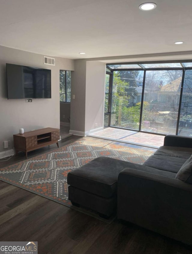 living area with visible vents, recessed lighting, baseboards, and wood finished floors