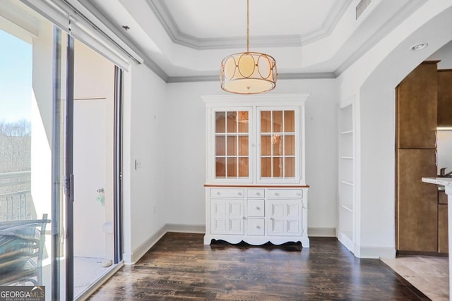 dining area featuring plenty of natural light, wood finished floors, visible vents, and ornamental molding