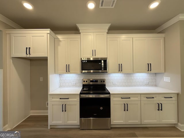 73 Hewett Rd, Pendergrass, GA 30567 - kitchen featuring appliances with stainless steel finishes, wood finished floors, backsplash, and recessed lighting