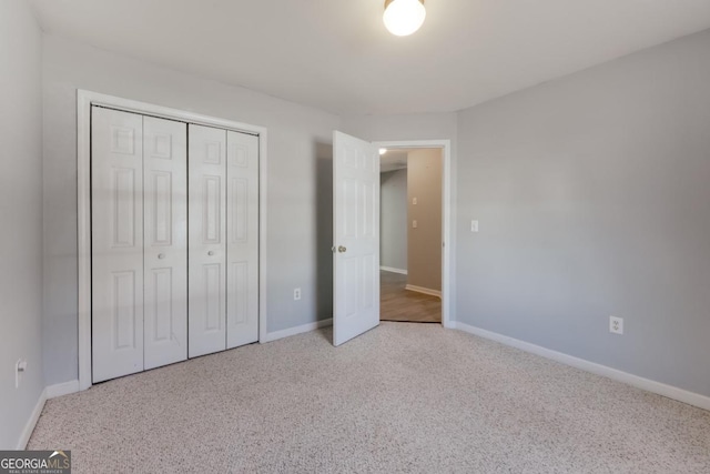 unfurnished bedroom with baseboards and a closet