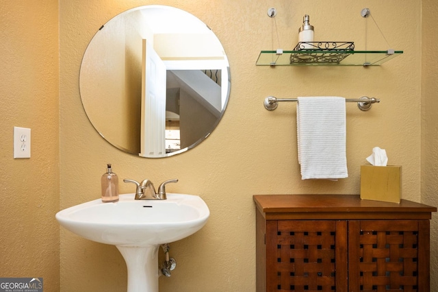 bathroom featuring a textured wall