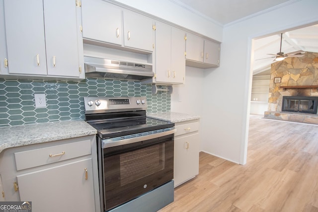 189 Tatum Heights Dr, Lagrange, GA 30240 - kitchen featuring light wood finished floors, a ceiling fan, stainless steel electric range, crown molding, and under cabinet range hood