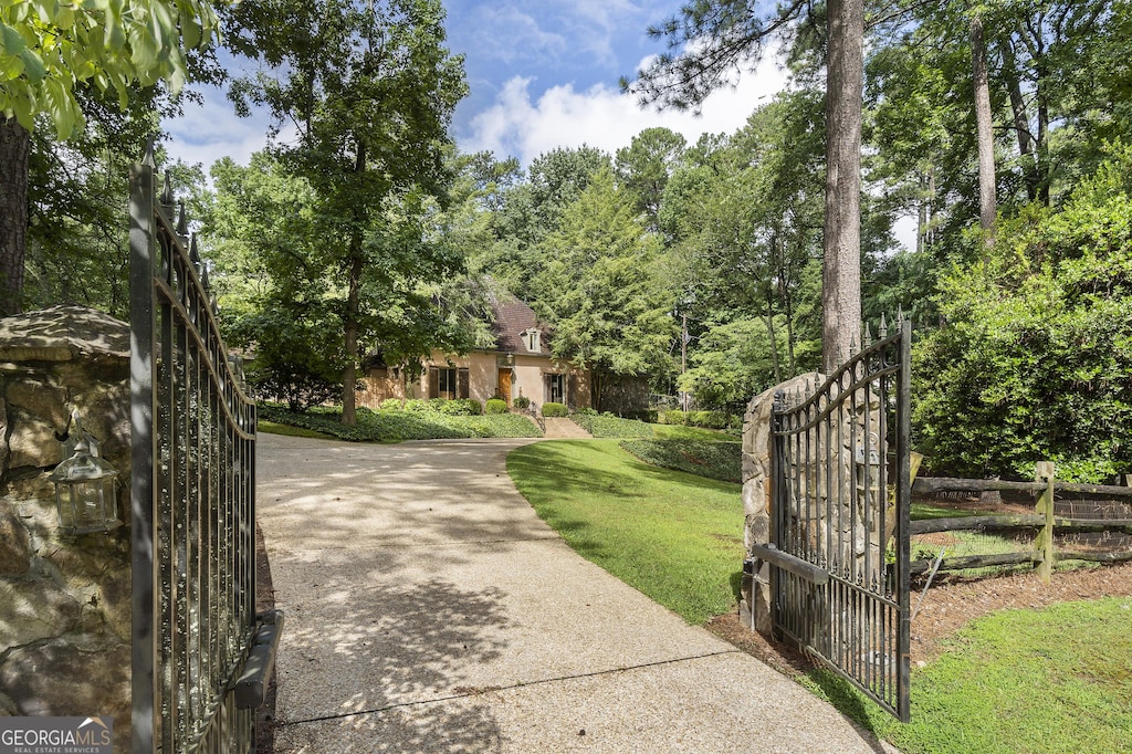 view of front facade featuring a gate, a front yard, and fence