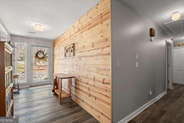 foyer featuring visible vents, baseboards, and wood finished floors