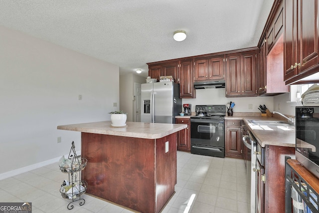 kitchen featuring a sink, under cabinet range hood, a kitchen island, stainless steel appliances, and light countertops