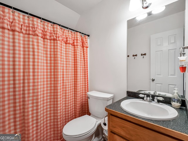 full bath featuring a shower with shower curtain, toilet, and vanity