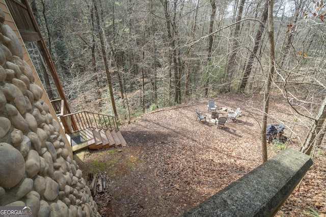 view of yard featuring a forest view