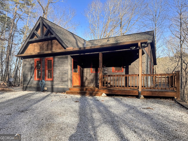 chalet / cabin featuring a shingled roof