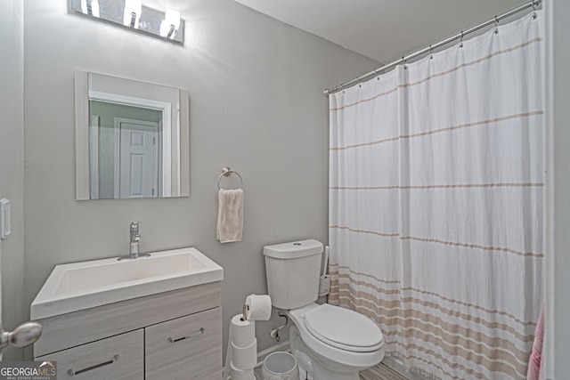 full bath featuring vanity, curtained shower, and toilet