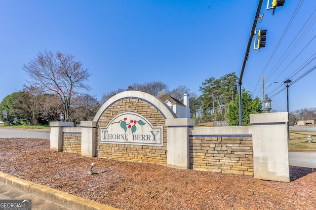 view of community / neighborhood sign