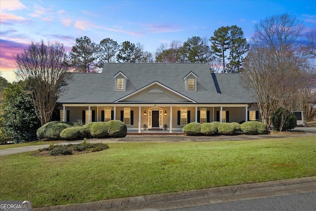 view of front of property featuring covered porch and a front lawn