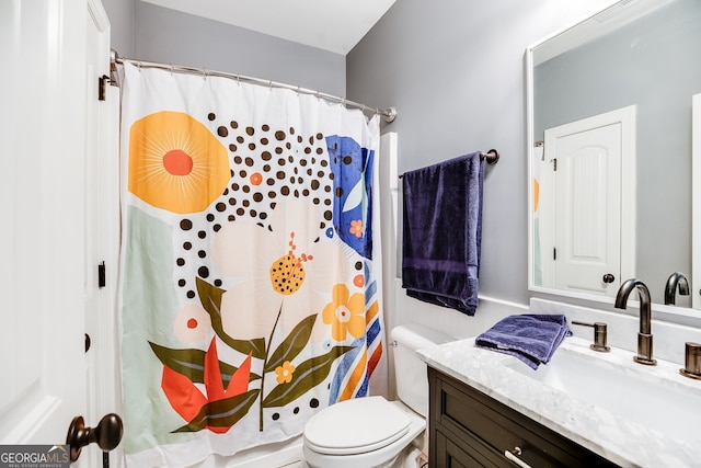 full bath with vanity, toilet, a shower with curtain, and visible vents