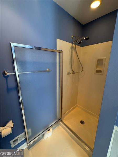 full bathroom featuring visible vents and walk in shower