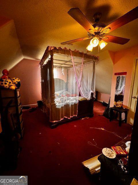 unfurnished bedroom featuring a ceiling fan