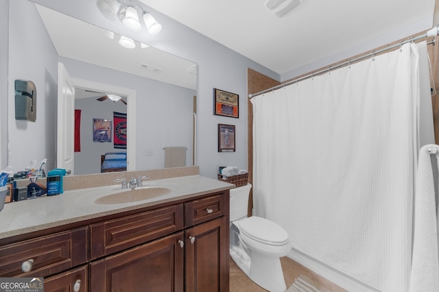 full bathroom featuring visible vents, toilet, vanity, and a shower with curtain