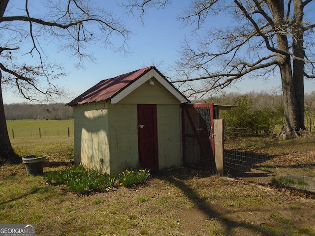 view of outdoor structure featuring an outbuilding