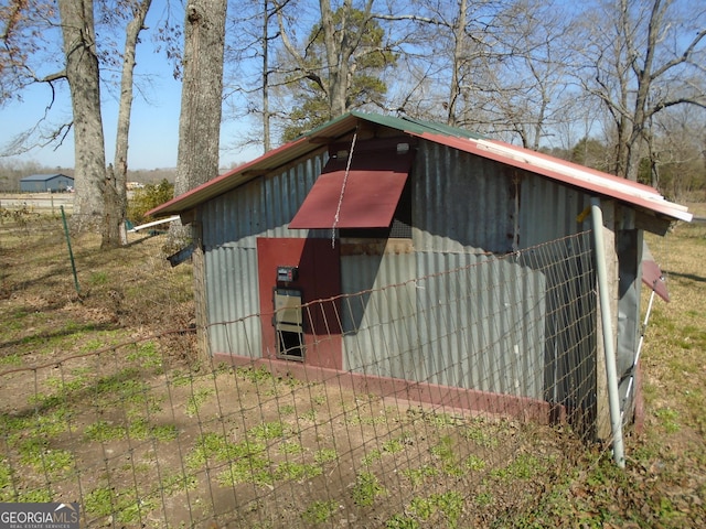 view of outdoor structure featuring an outdoor structure