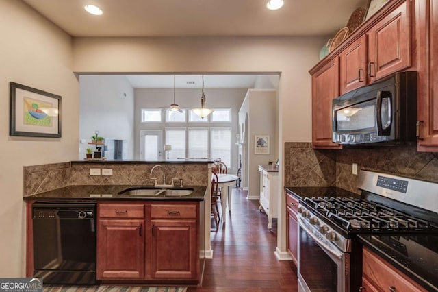 kitchen featuring black appliances, a sink, tasteful backsplash, a peninsula, and dark wood-style flooring