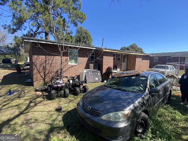 view of front of home with brick siding and a front lawn