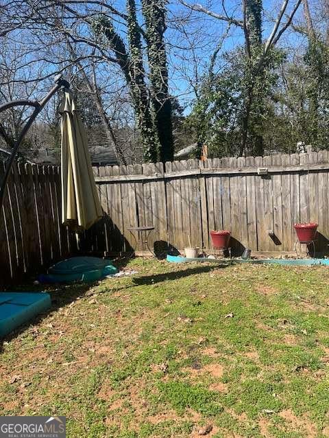 view of yard featuring a fenced backyard