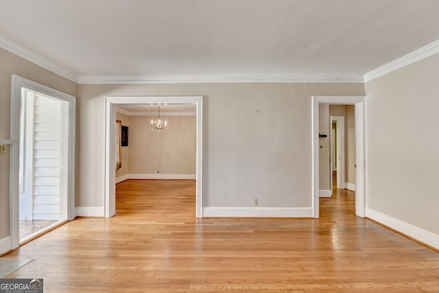 empty room with light wood-style flooring, baseboards, an inviting chandelier, and ornamental molding