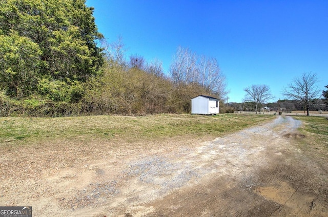 view of yard with an outdoor structure and a storage unit