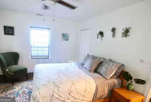 bedroom featuring visible vents and ceiling fan