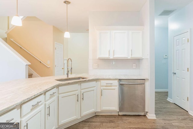 kitchen with visible vents, light wood-type flooring, a sink, stainless steel dishwasher, and tasteful backsplash