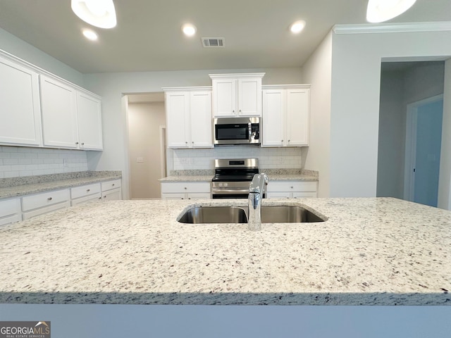 kitchen featuring visible vents, a sink, recessed lighting, appliances with stainless steel finishes, and white cabinets