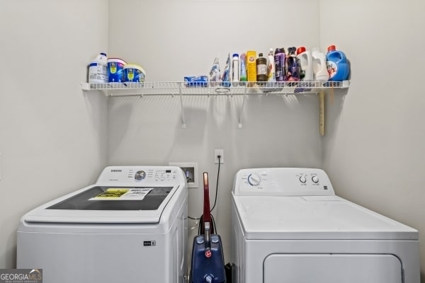 laundry room with laundry area and washing machine and dryer