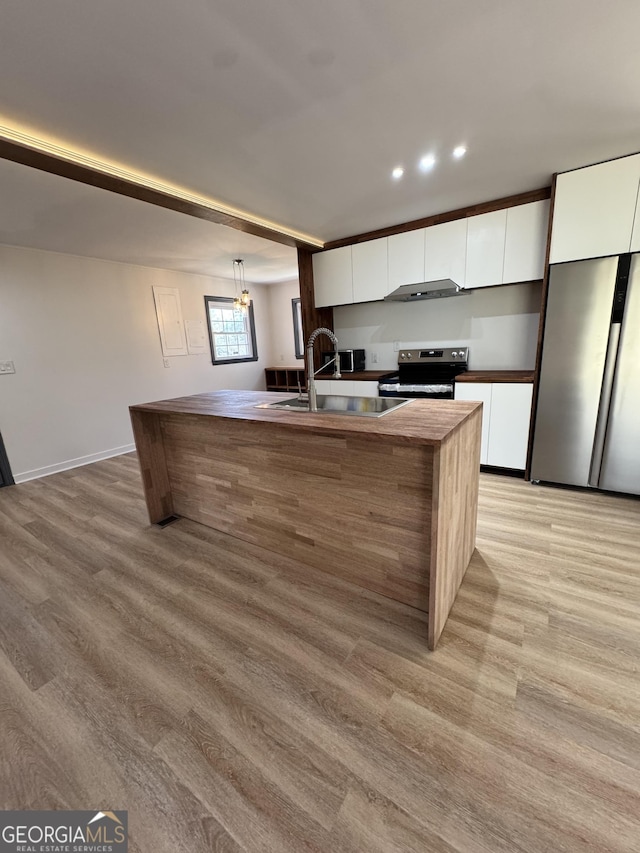 kitchen with light wood-type flooring, modern cabinets, a sink, white cabinetry, and appliances with stainless steel finishes