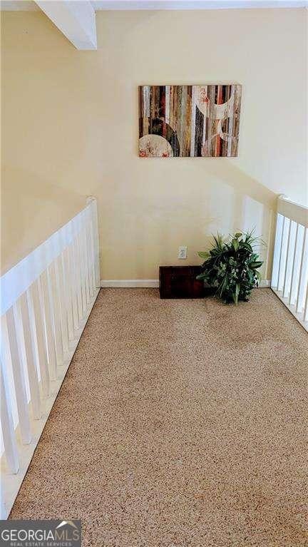 spare room featuring speckled floor