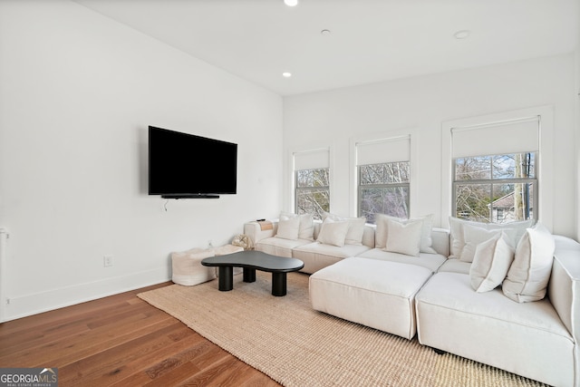 living room featuring recessed lighting, baseboards, and wood finished floors