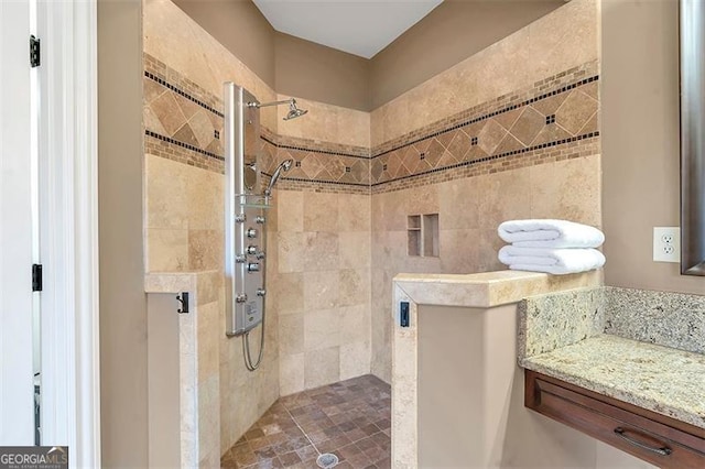 bathroom featuring tiled shower