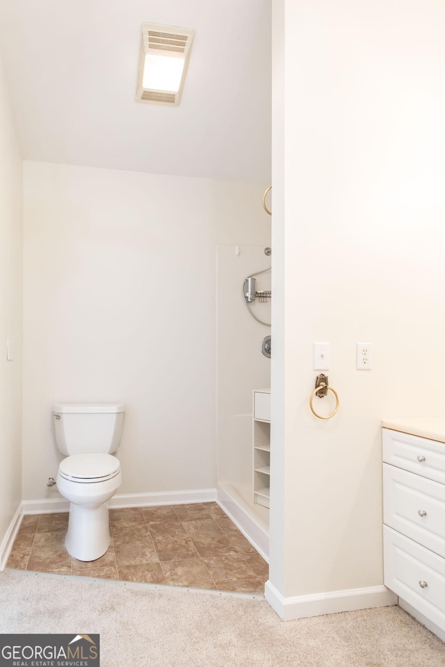 full bath with baseboards, visible vents, toilet, and walk in shower