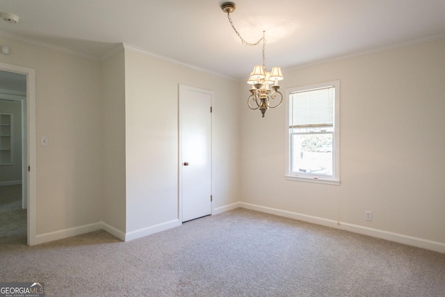 empty room with an inviting chandelier, crown molding, and carpet