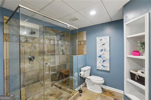 full bath featuring a shower stall, toilet, baseboards, and visible vents