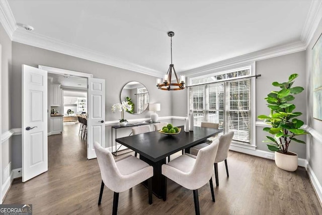 dining area featuring an inviting chandelier, dark wood-style floors, and ornamental molding