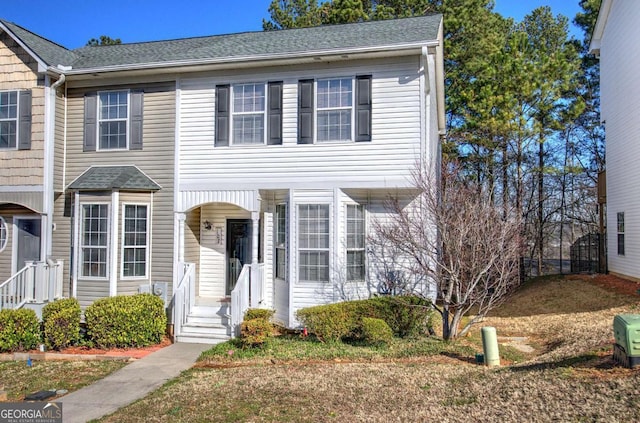 townhome / multi-family property featuring a shingled roof