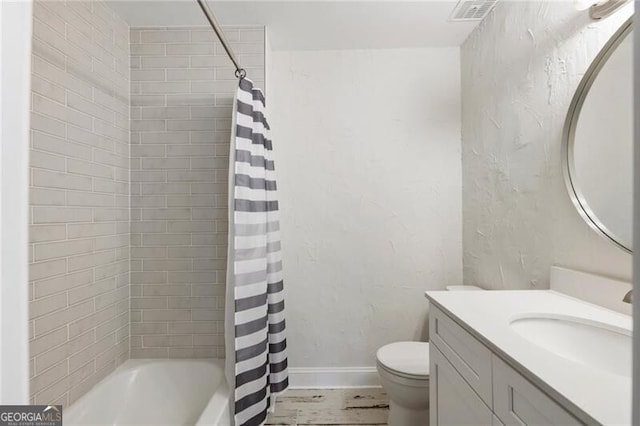 bathroom featuring vanity, visible vents, baseboards, shower / bath combo, and toilet