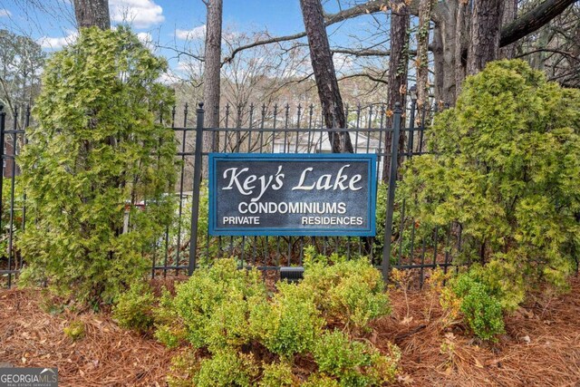 view of community / neighborhood sign
