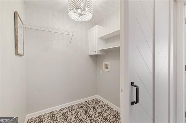 laundry area with a notable chandelier, laundry area, hookup for a washing machine, and baseboards