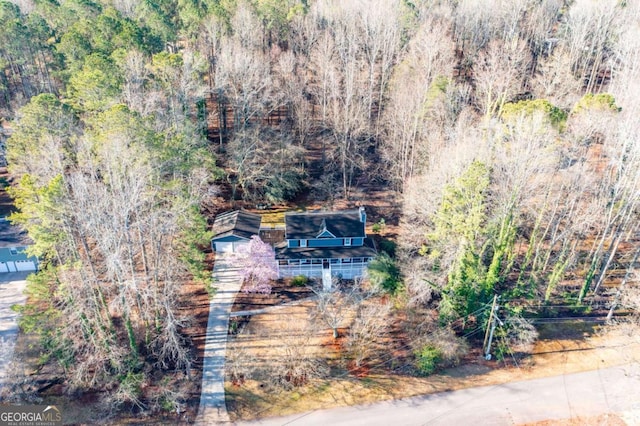 birds eye view of property featuring a wooded view