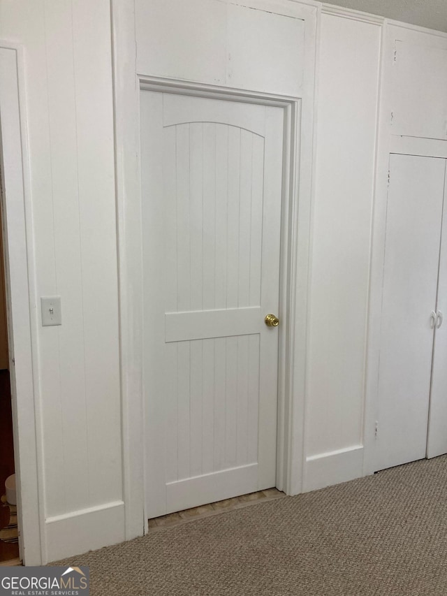 room details with carpet floors